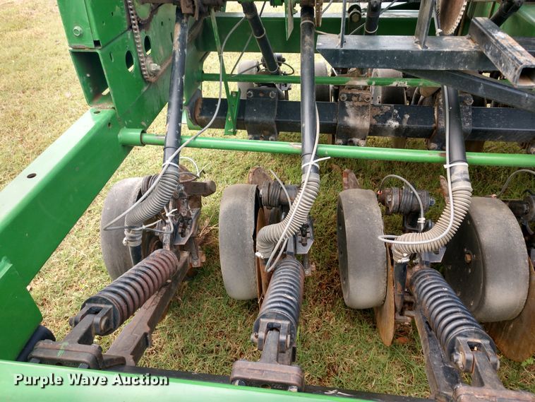 image for item DD7111 John Deere 1560 no-till grain drill