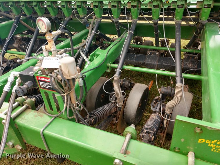 image for item DD7111 John Deere 1560 no-till grain drill