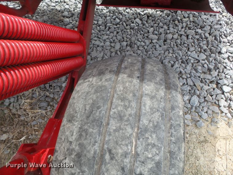 image for item DE8006 2010 Hesston 1476 windrower