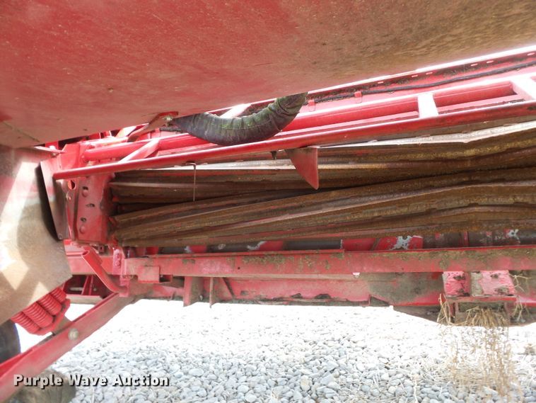 image for item DE8006 2010 Hesston 1476 windrower