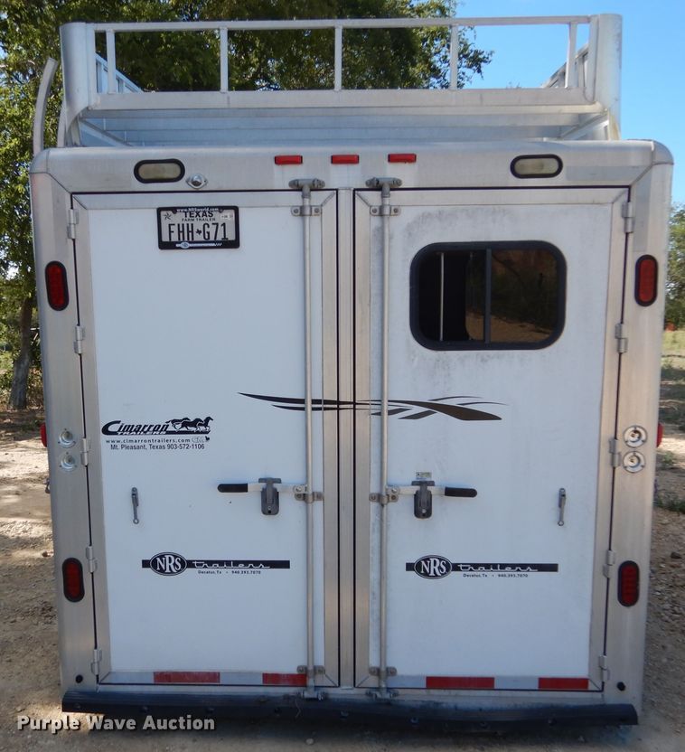 image for item DF2585 2005 Cimarron NS4HG21800260E livestock trailer