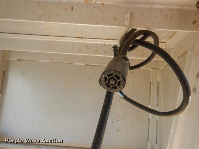 image for item DF2585 2005 Cimarron NS4HG21800260E livestock trailer