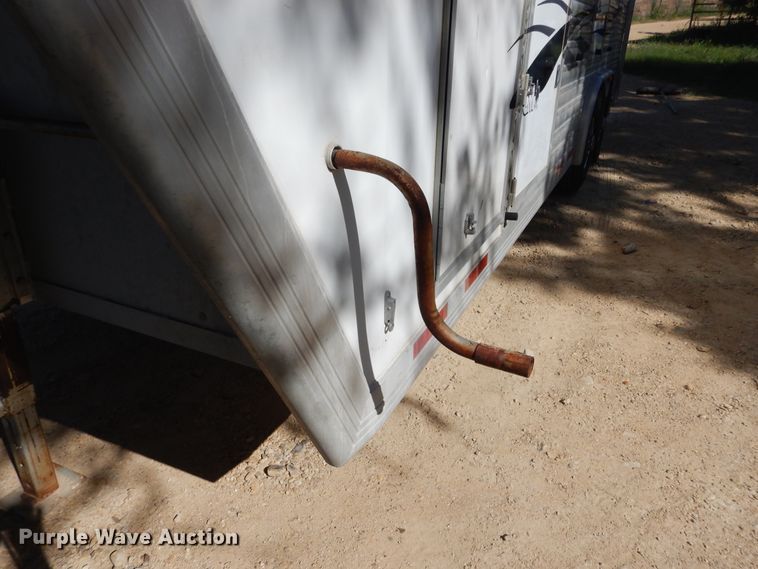 image for item DF2585 2005 Cimarron NS4HG21800260E livestock trailer