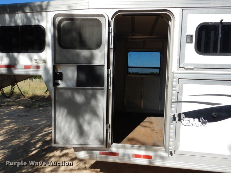 image for item DF2585 2005 Cimarron NS4HG21800260E livestock trailer