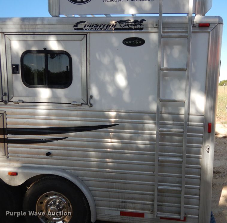 image for item DF2585 2005 Cimarron NS4HG21800260E livestock trailer