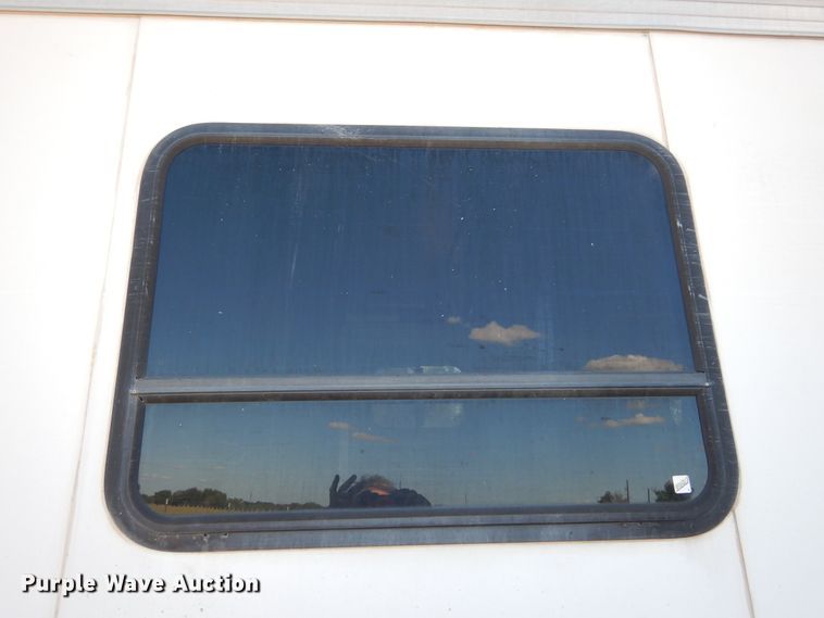 image for item DF2585 2005 Cimarron NS4HG21800260E livestock trailer