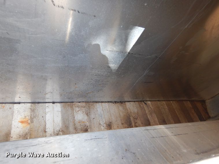 image for item DF2585 2005 Cimarron NS4HG21800260E livestock trailer