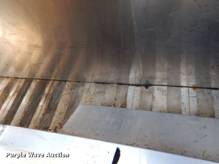 image for item DF2585 2005 Cimarron NS4HG21800260E livestock trailer