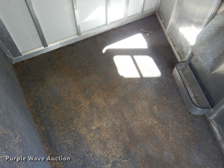 image for item DF2585 2005 Cimarron NS4HG21800260E livestock trailer