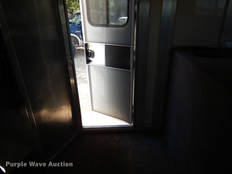 image for item DF2585 2005 Cimarron NS4HG21800260E livestock trailer