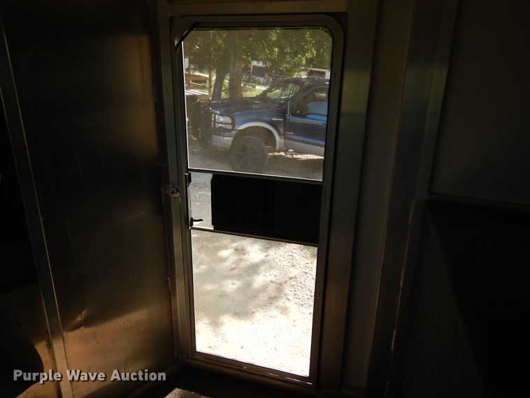 image for item DF2585 2005 Cimarron NS4HG21800260E livestock trailer