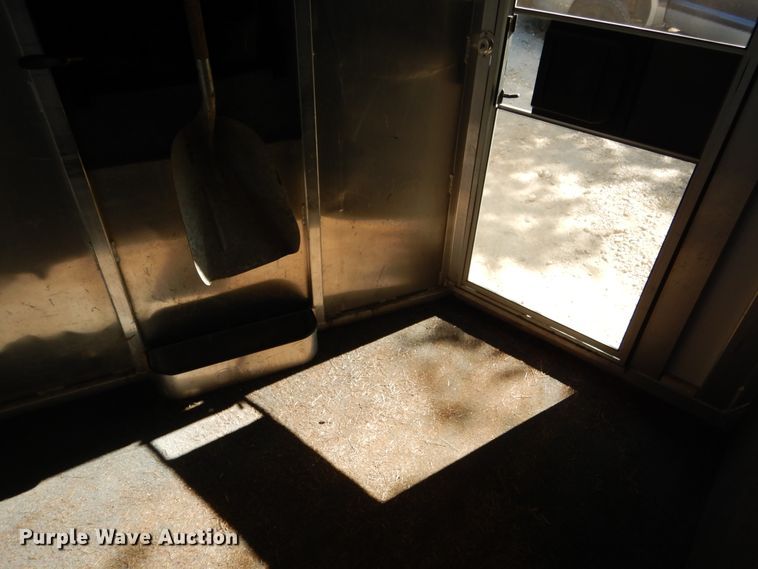 image for item DF2585 2005 Cimarron NS4HG21800260E livestock trailer