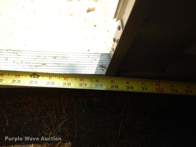 image for item DF2585 2005 Cimarron NS4HG21800260E livestock trailer