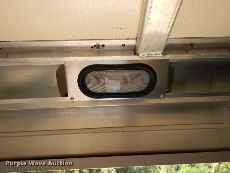 image for item DF2585 2005 Cimarron NS4HG21800260E livestock trailer