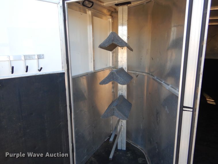 image for item DF2585 2005 Cimarron NS4HG21800260E livestock trailer