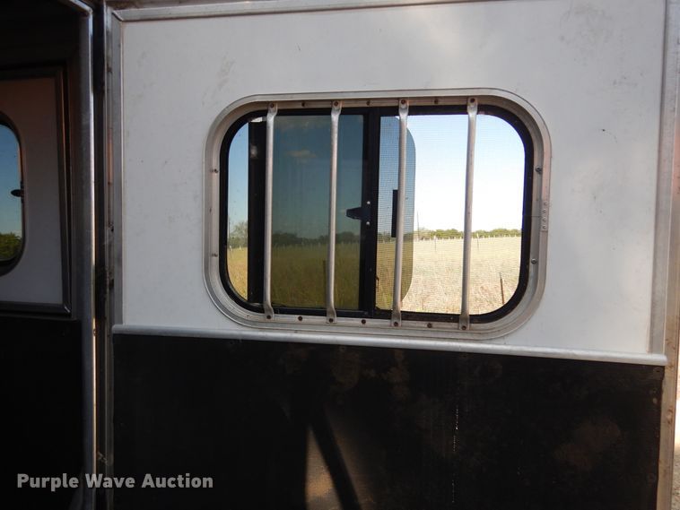 image for item DF2585 2005 Cimarron NS4HG21800260E livestock trailer