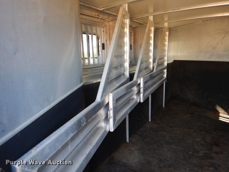 image for item DF2585 2005 Cimarron NS4HG21800260E livestock trailer