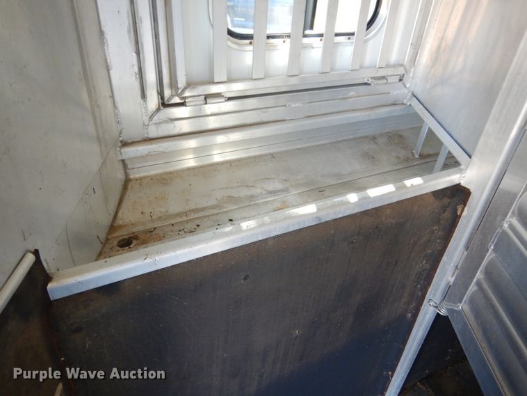 image for item DF2585 2005 Cimarron NS4HG21800260E livestock trailer