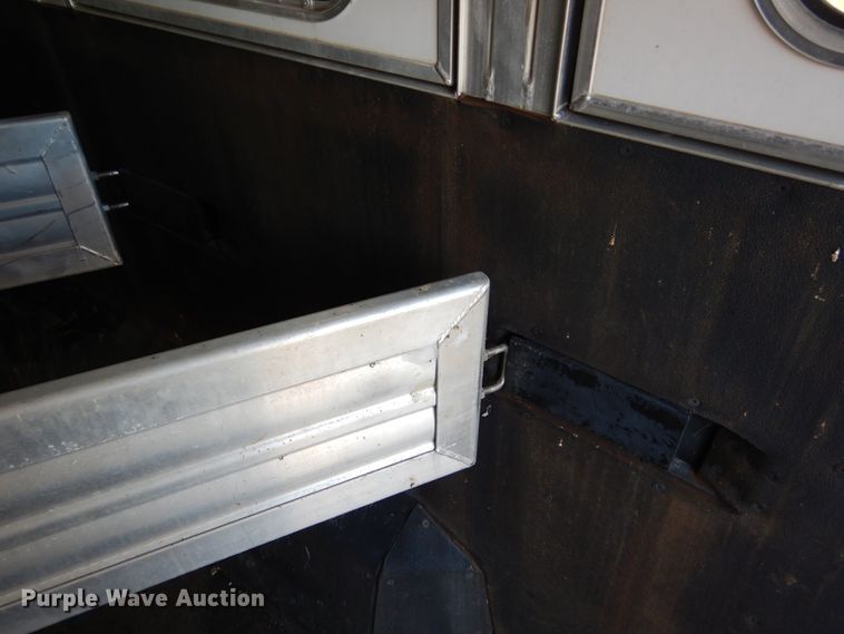 image for item DF2585 2005 Cimarron NS4HG21800260E livestock trailer