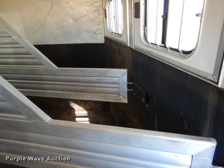 image for item DF2585 2005 Cimarron NS4HG21800260E livestock trailer