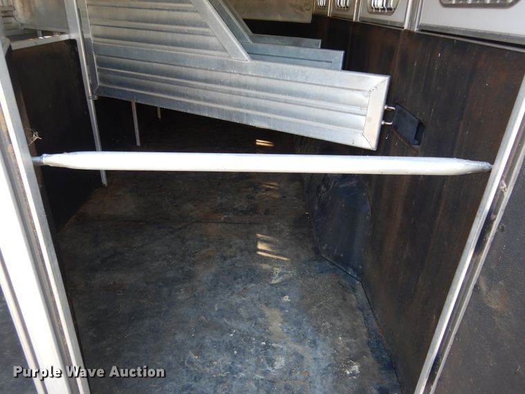 image for item DF2585 2005 Cimarron NS4HG21800260E livestock trailer