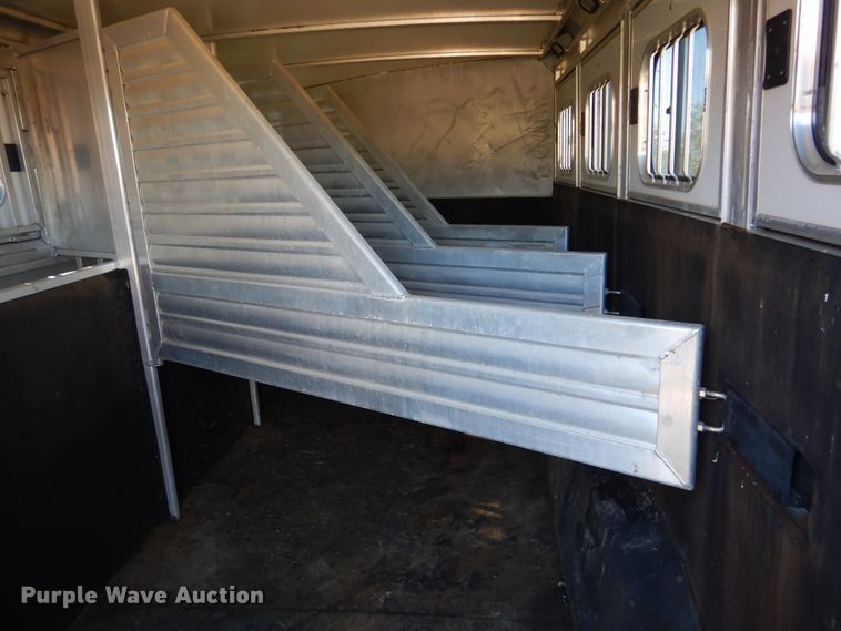 image for item DF2585 2005 Cimarron NS4HG21800260E livestock trailer