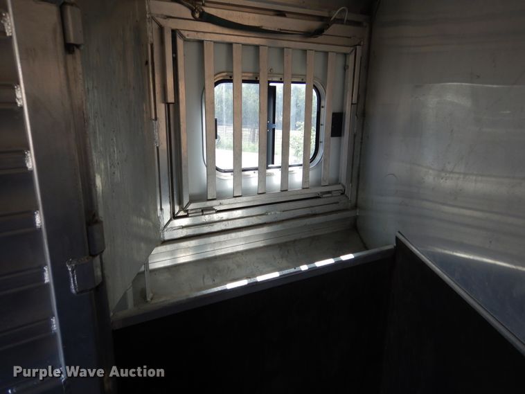 image for item DF2585 2005 Cimarron NS4HG21800260E livestock trailer