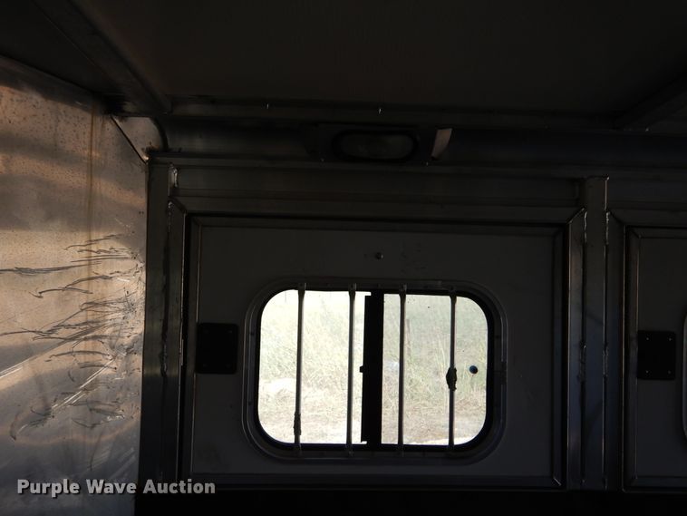 image for item DF2585 2005 Cimarron NS4HG21800260E livestock trailer