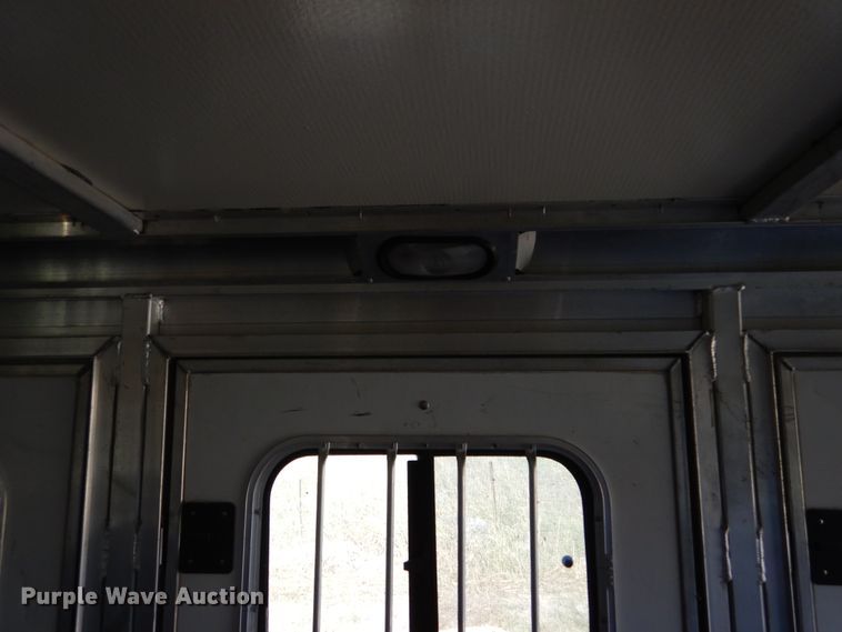 image for item DF2585 2005 Cimarron NS4HG21800260E livestock trailer