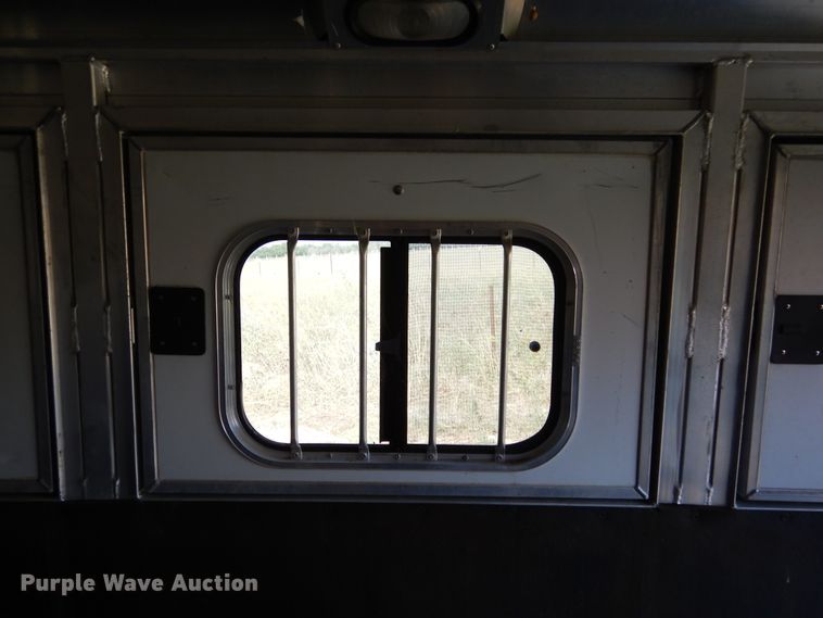 image for item DF2585 2005 Cimarron NS4HG21800260E livestock trailer
