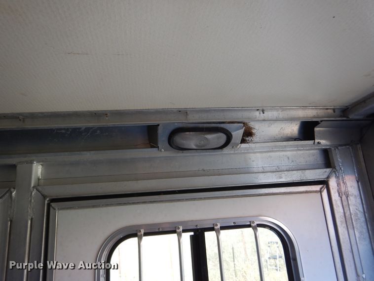 image for item DF2585 2005 Cimarron NS4HG21800260E livestock trailer