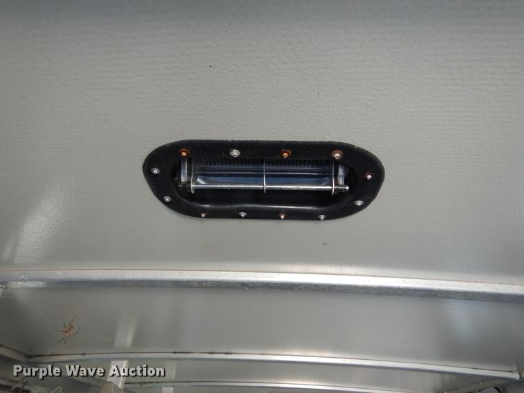 image for item DF2585 2005 Cimarron NS4HG21800260E livestock trailer