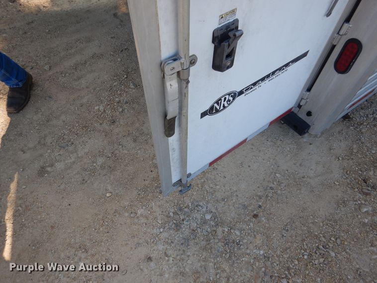 image for item DF2585 2005 Cimarron NS4HG21800260E livestock trailer