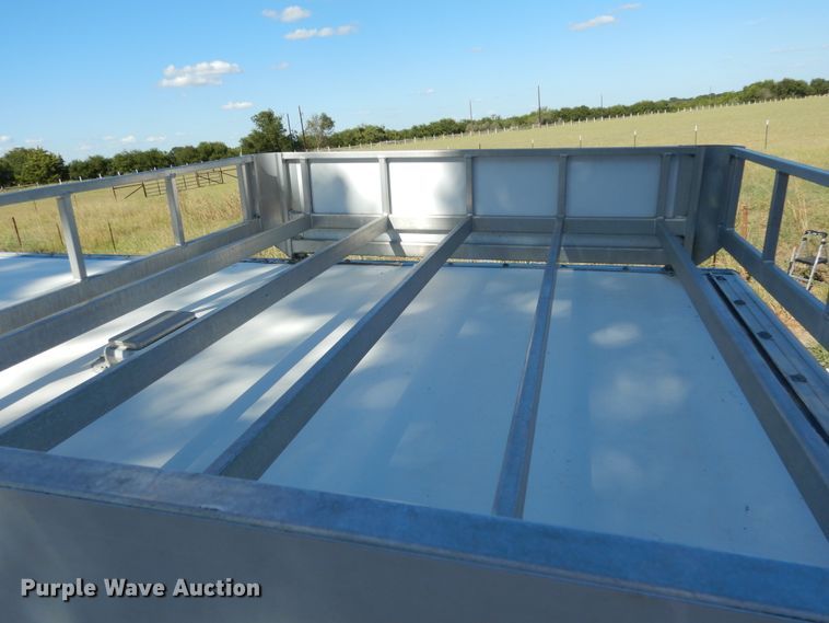 image for item DF2585 2005 Cimarron NS4HG21800260E livestock trailer