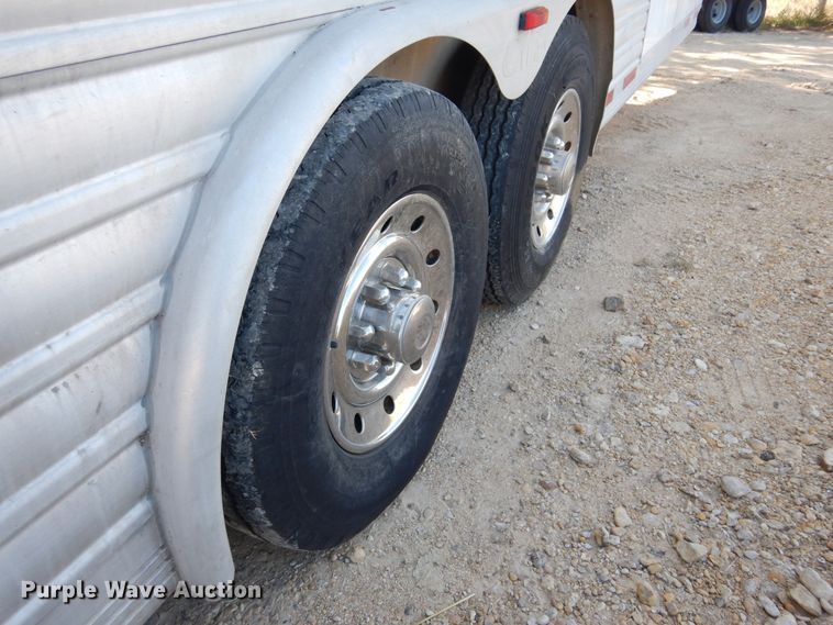 image for item DF2585 2005 Cimarron NS4HG21800260E livestock trailer