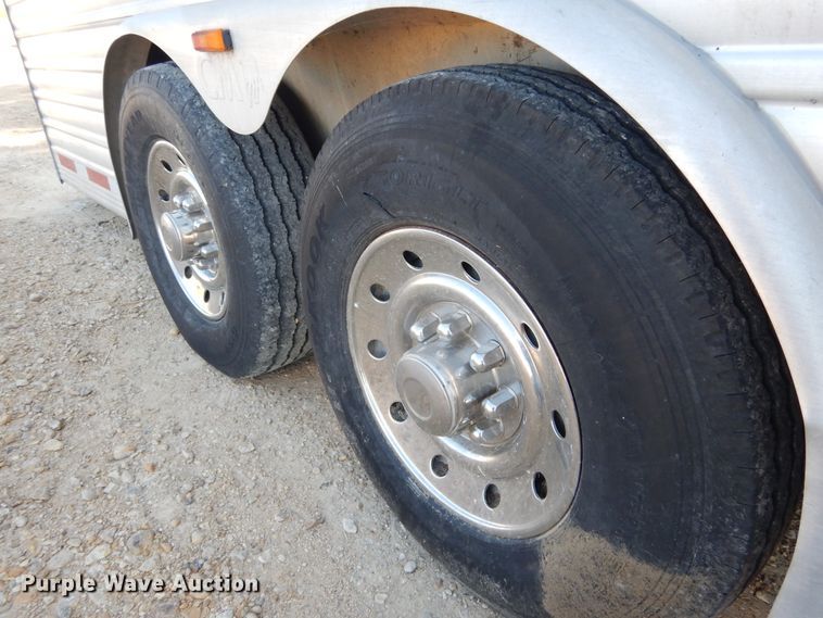 image for item DF2585 2005 Cimarron NS4HG21800260E livestock trailer