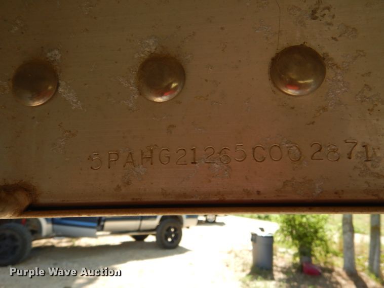 image for item DF2585 2005 Cimarron NS4HG21800260E livestock trailer