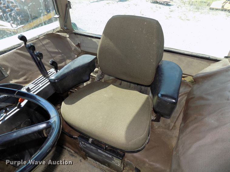 image for item DG2444 1988 John Deere 4850 tractor