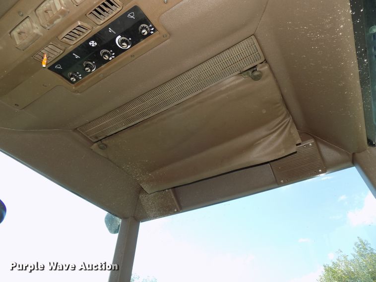 image for item DG2444 1988 John Deere 4850 tractor