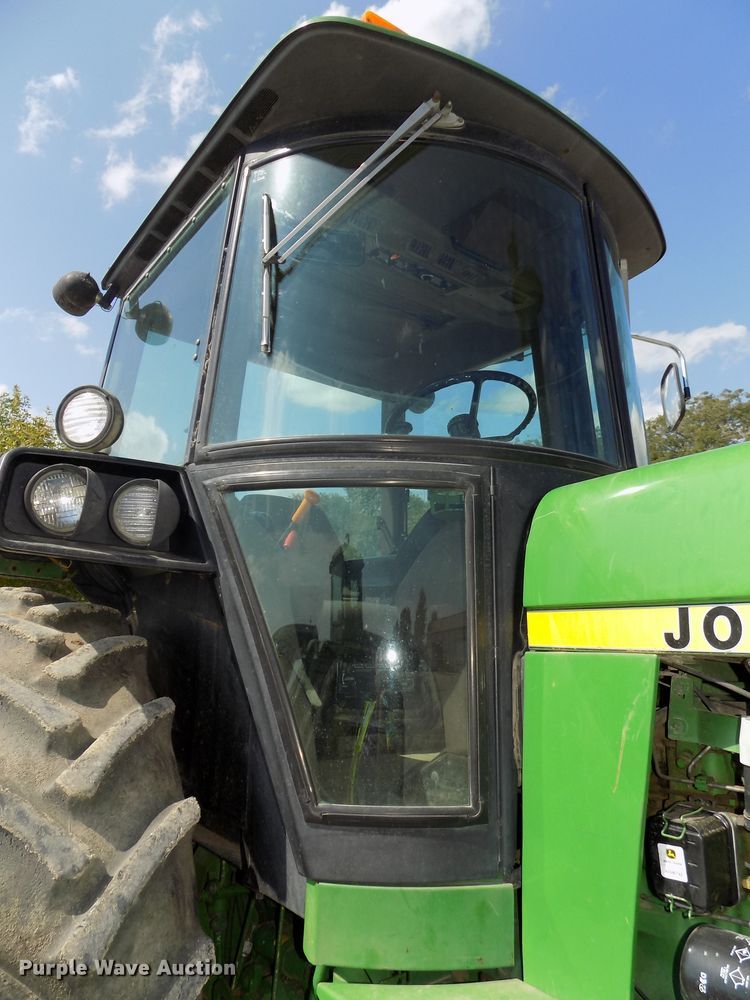 image for item DG2444 1988 John Deere 4850 tractor