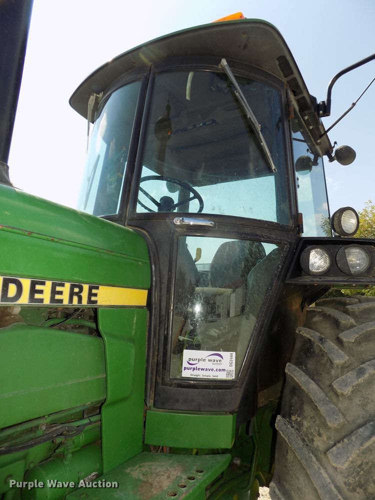 image for item DG2444 1988 John Deere 4850 tractor