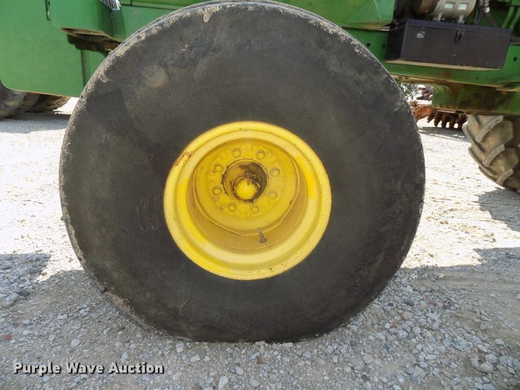 image for item DG2444 1988 John Deere 4850 tractor