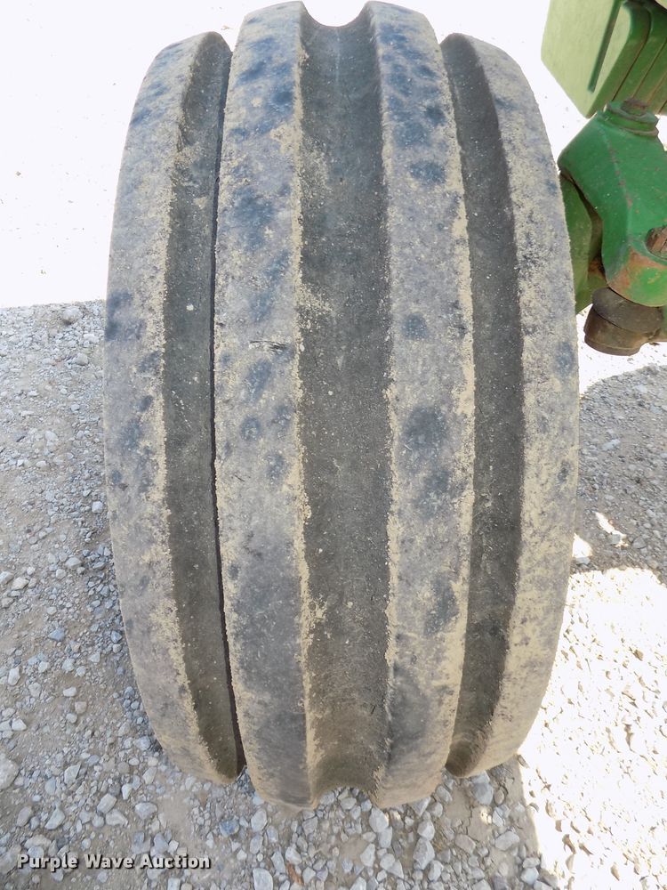 image for item DG2444 1988 John Deere 4850 tractor