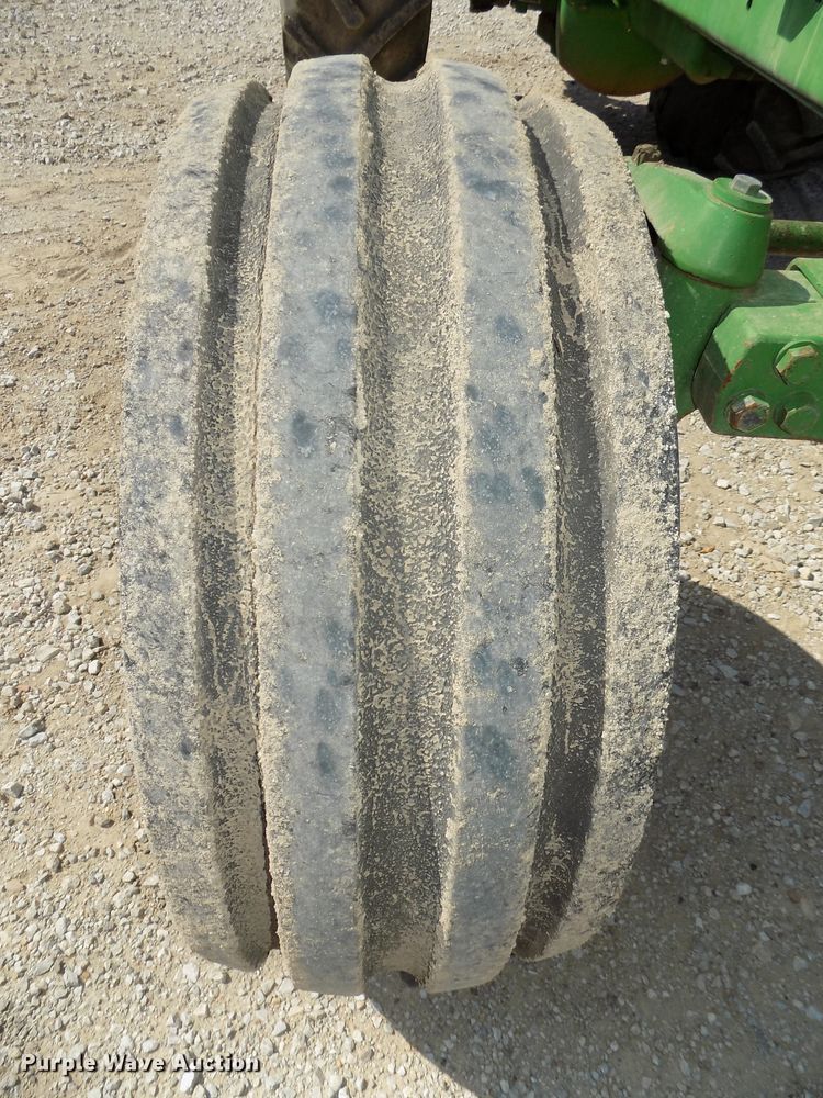 image for item DG2444 1988 John Deere 4850 tractor