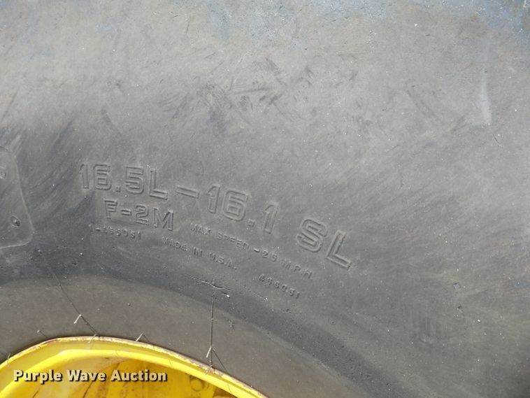 image for item DG2444 1988 John Deere 4850 tractor