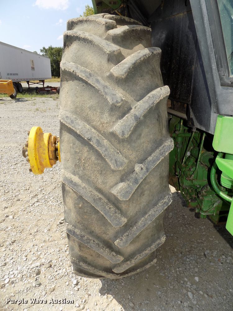 image for item DG2444 1988 John Deere 4850 tractor