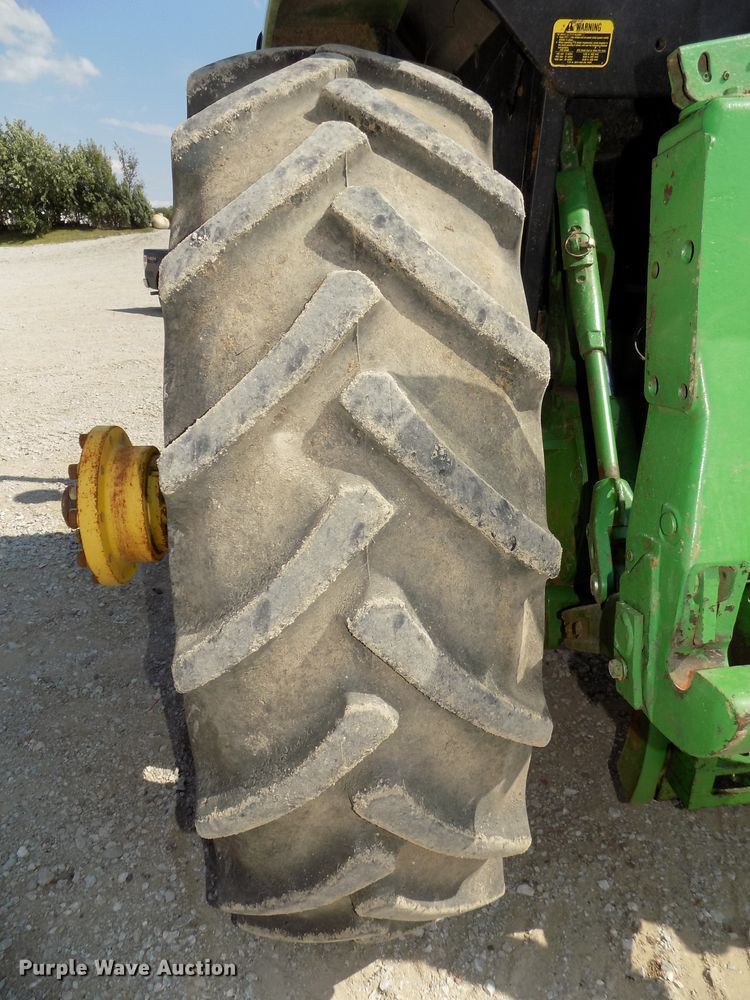 image for item DG2444 1988 John Deere 4850 tractor