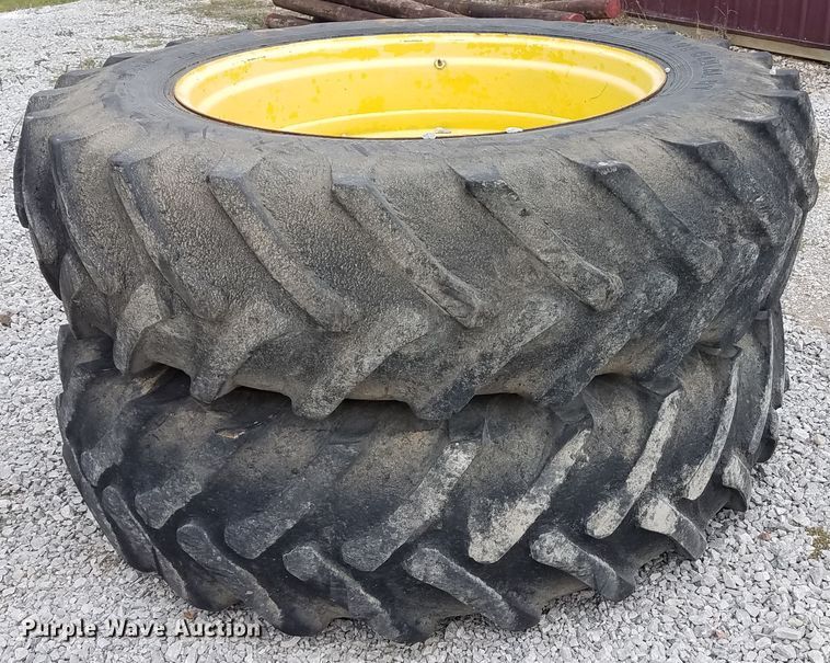 image for item DG2444 1988 John Deere 4850 tractor