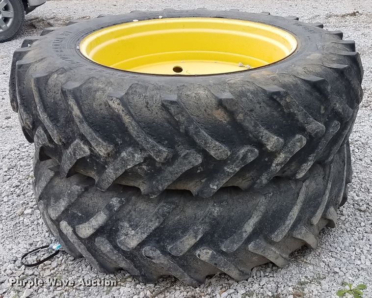 image for item DG2444 1988 John Deere 4850 tractor