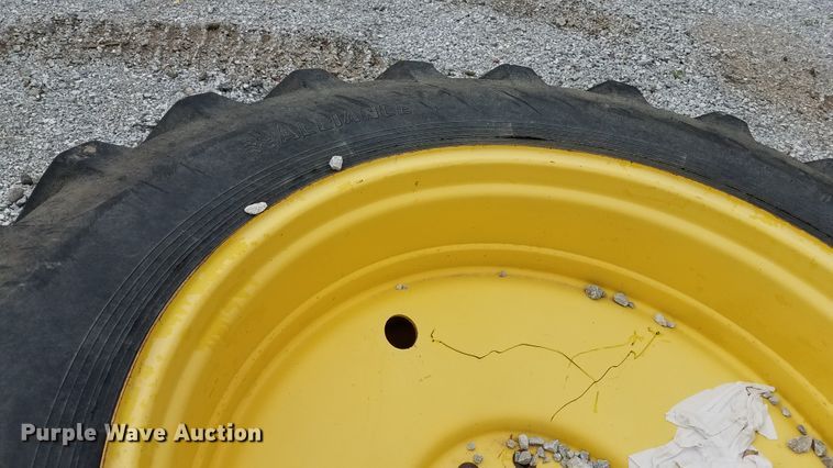 image for item DG2444 1988 John Deere 4850 tractor